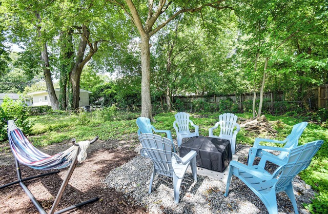 1 Mi to Beach: Home w/Patio & Grill in Hampton!