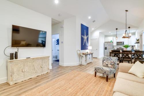 1 Mi to Beach Retreat with Large Yard in Rockport