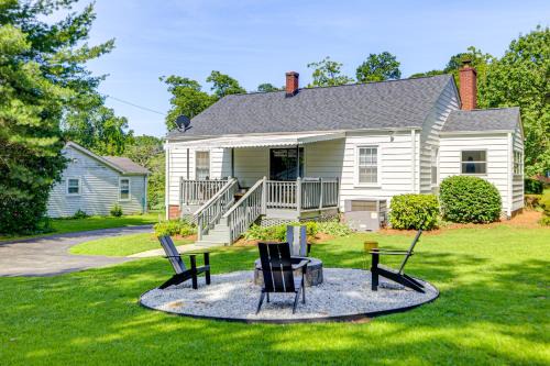 1 Mi to Downtown Greer Family Home with Gazebo!