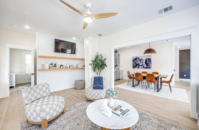 1 Mi to Dtwn: Family Home in San Antonio!