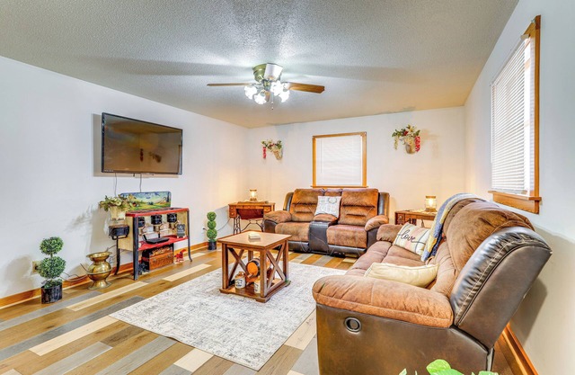 1 Mi to Dtwn Mountain View: Home w/Deck