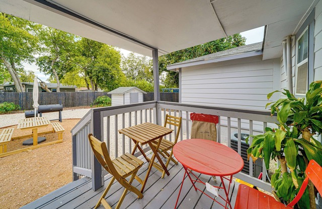 < 1 Mi to Frost Bank Center: Home w/Deck + Grill!