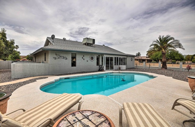 1 Mi to Golf Courses: Sun City West Home w/Grill