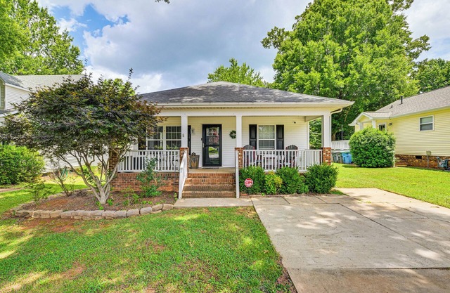 < 1 Mi to River & Downtown Belmont: Cozy Cottage