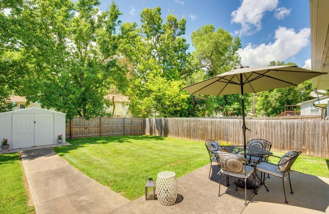 ~ 1 Mi to Shopping & Dining: Quiet St Joseph Home