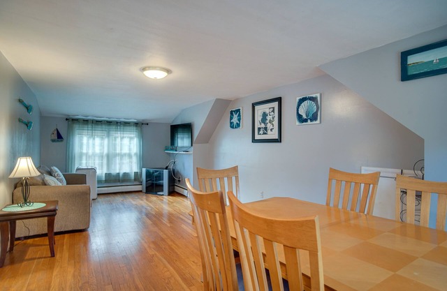 1 Mi to Windmill Beach: South Yarmouth Apt!