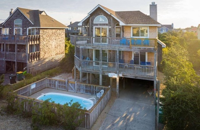 1 Min Walk to Beach, Private Pool, Family Friendly
