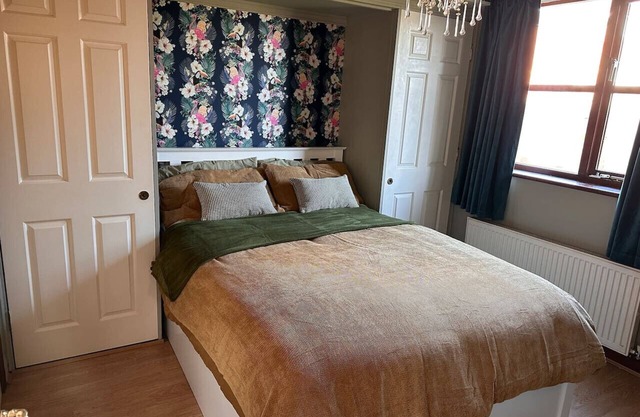1 min walk to c2c station - free parking - 1 bed