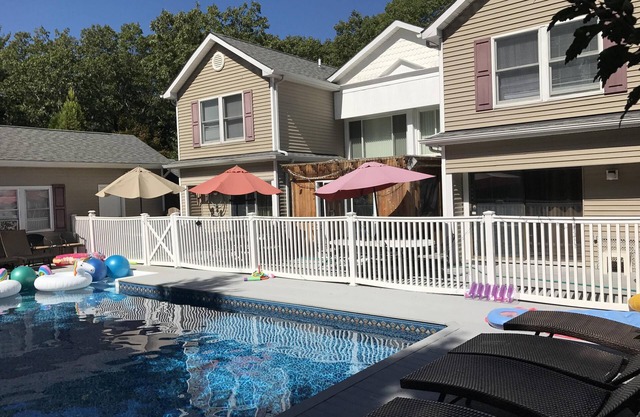 #1 Rated Deluxe Hampton Estate: PICKLEBALL, Tennis, H Pool, 7 BDRM Videos!