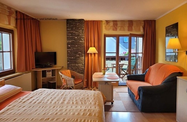 1-room apartment with balcony on the 1st floor, combined living room and bedroom