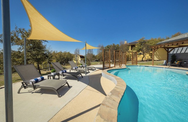 1-Story/Pool/BBQ/Game Rm/Less than 10 mins. to Main Attractions/Shops/Golf