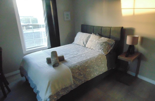 #1 Studio apartment with WiFi, AC in lovely Lefaivre, Ontario