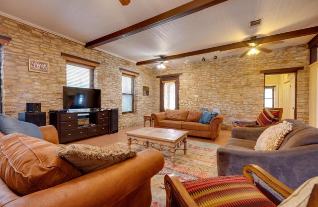 10-Acre San Marcos Vacation Rental about 6 Mi to TSU!