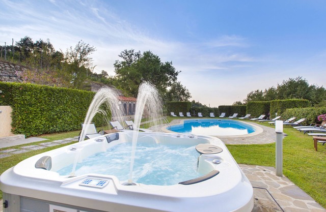 10 Bedrooms, 10 Bathrooms Villa with Pool, Garden and Sea View