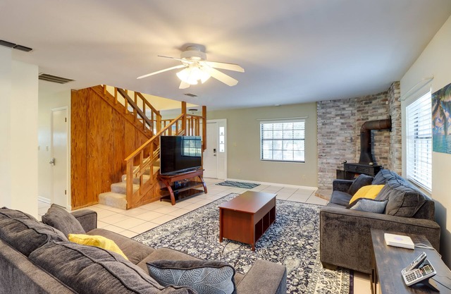 10 Mi to Lake Sumter: Home w/Deck in Summerfield