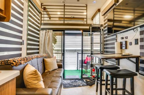 10 Mi to Leesylvania and River Sleek Mobile Home