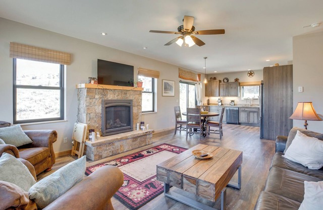 10 Mi to Slopes! Mtn-View Crested Butte Retreat