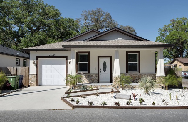 10 min: Raymond James Stadium, Tampa downtown, Ybor, Midtown, USF. Pets