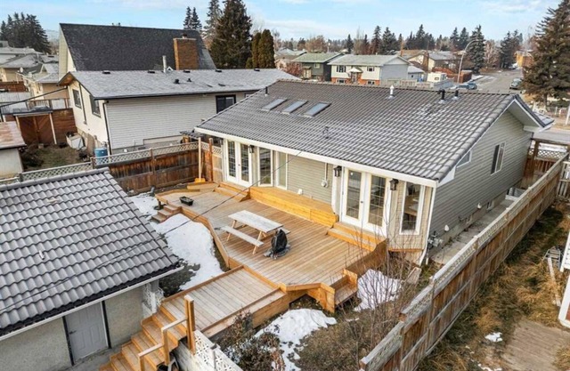 10 mins to downtown and airport brand new reno Cozy ski mountain vacation home