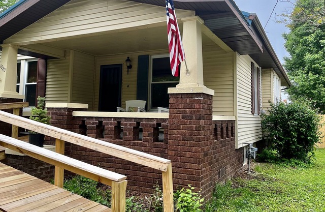 100% Eclipse Experience! Sleeps 7. Pet Friendly! Close to Town Shops!