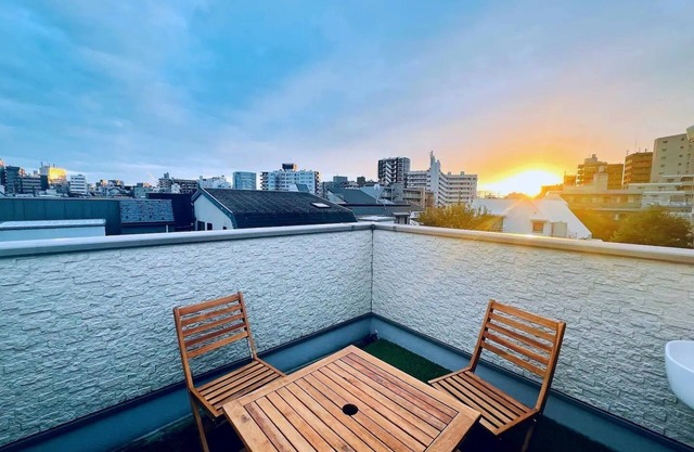 100 m2 - 4 bedrooms private house. Direct train to Shinjuku, Ginza