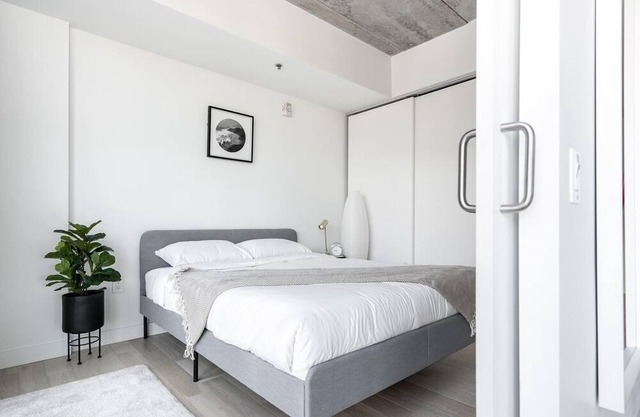 (1003)Downtown Glasshouse+Breathtaking 2 Bed 2 Bath +Fast WiFi (311)