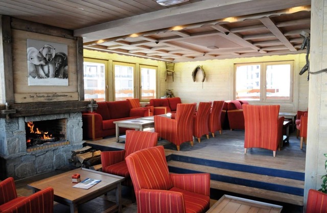 100m from ski slopes, fitness, swimming pool, sauna, hammam, balcony, tv, ski locker, 32m²