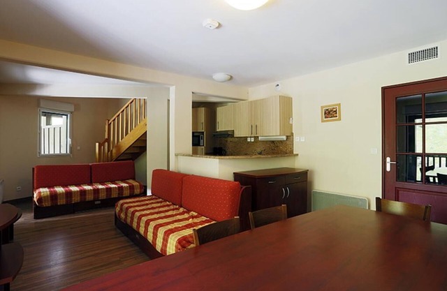 100m from resort center, 2nd floor, view ski slopes, parking, tv, ski locker, 66m², Peyragudes