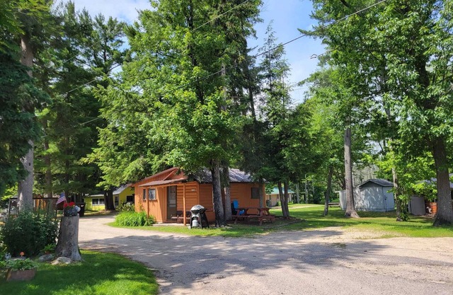 100yr Old Log Cabin On Autrain River Near Pictured Rocks And Lake Superior