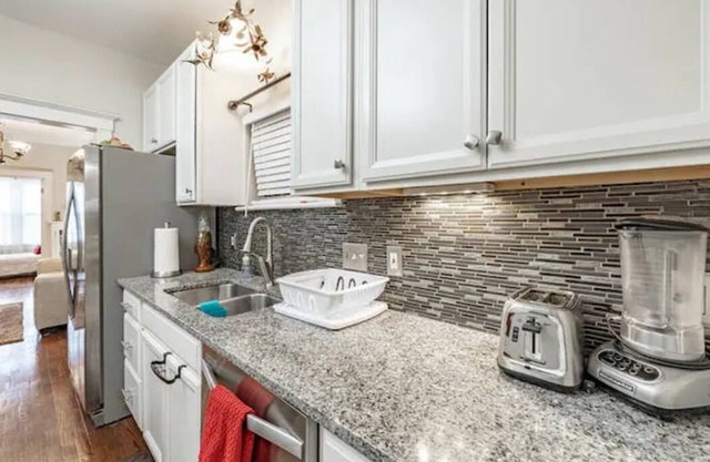 #103 Delmar Loop- Location-LocationWU