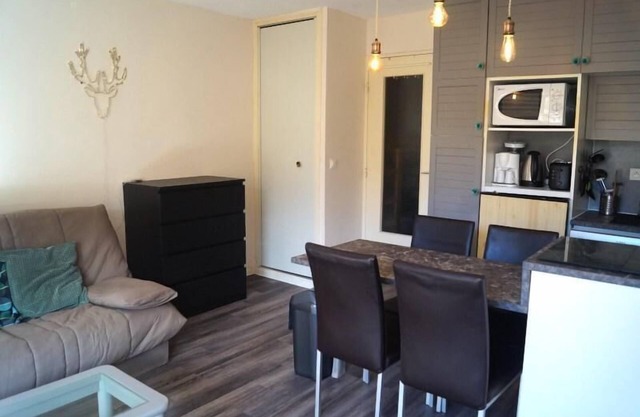 10m from ski slopes, 3rd floor, view ski slopes, balcony, tv, 26m², Sauze - Super Sauze
