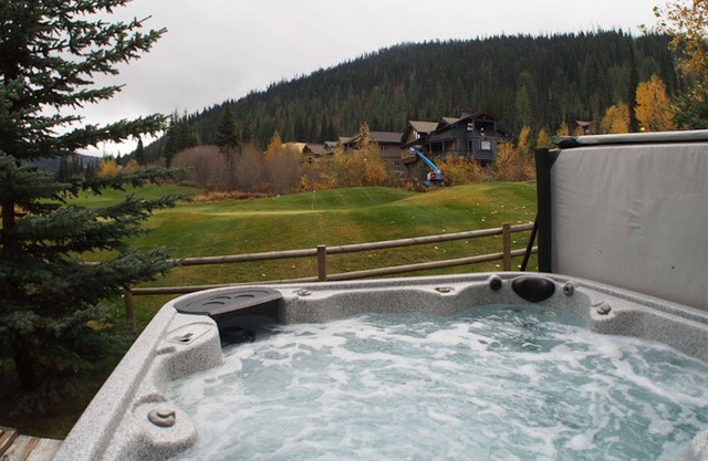 #11 Fairways Drive - Luxury 4 BR, Hot Tub
