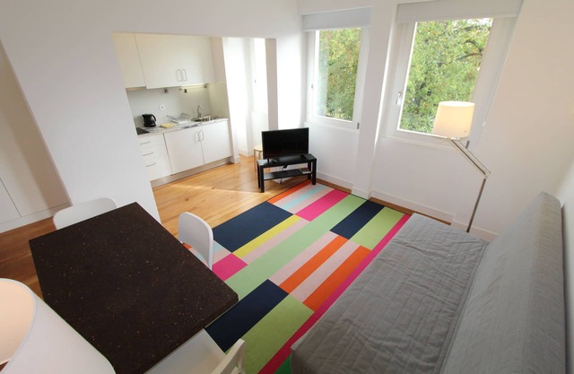 112-E Art Deco apartment in city center. Confort and cozyness. AC, wifi.
