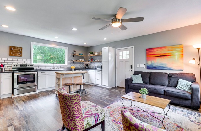 12 Mi to Dtwn: Austin Guest Cottage w/Pool Access