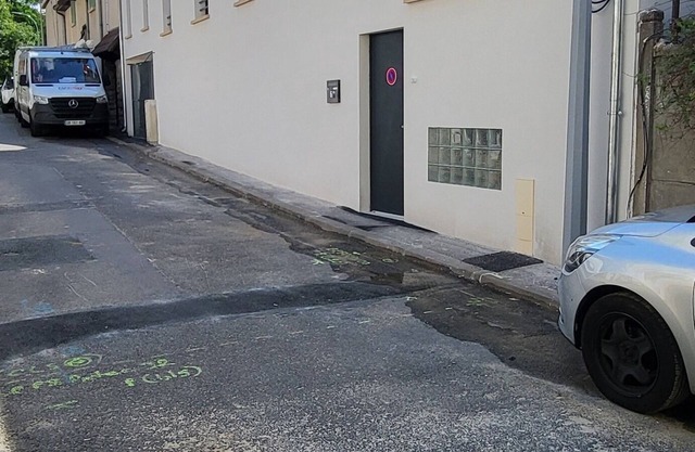 120m2 house, large garden with 100m2 terrace.