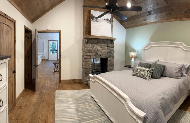 $129 August MidWeek SALE+HotTub+OutdoorFP+Private+GR8 Coffee