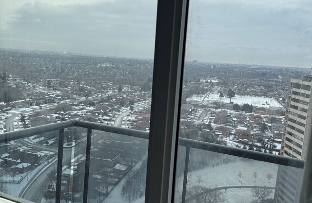 12mins to Toronto Pearson AirportnFurnished room available gym access included