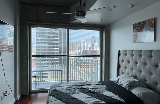 12th floor CONDO w/ SKYLINE VIEWS