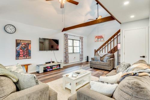 13 Mi to Jack Frost Ski Resort Home with Hot Tub