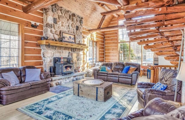 1315 Knight · Pinot Peak: Waterfront Log Cabin in Arden