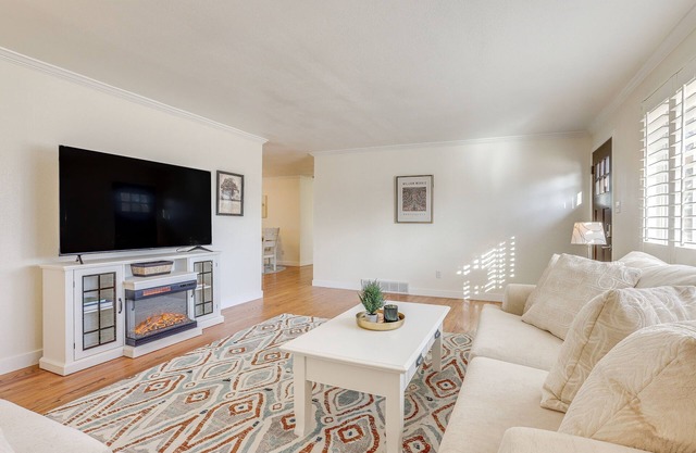 14 Mi to Denver Zoo: Pet-Friendly Arvada Home