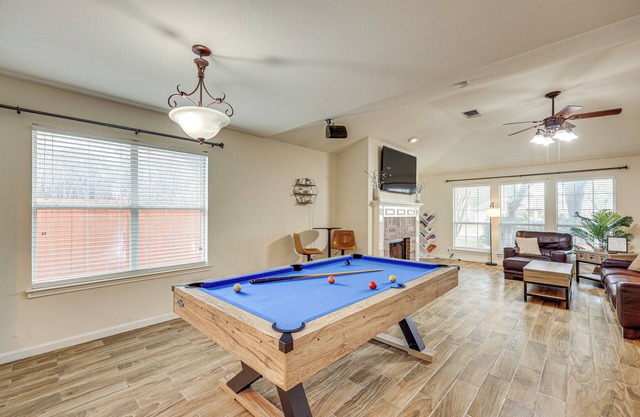14 Mi to Dtwn San Antonio: Home w/Pool & Yard