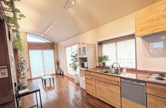14 minutes by train to Shinjuku! Spacious 74 square meters, family type, Japanese style villa