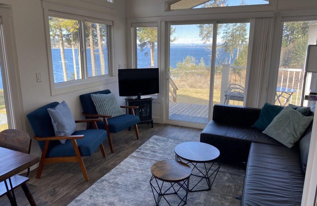 14 - Paddlers Cove Cottage By The Sea at Alder Bay