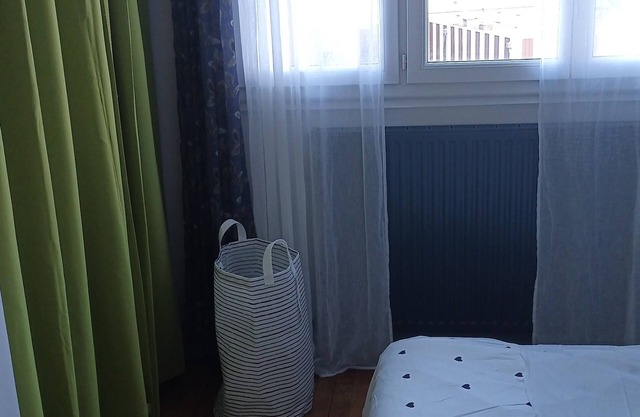 15 MIN FROM GARE PARDIEU, SINGLE ROOMS IN APARTMENT