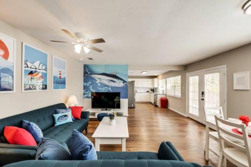 15 min to AT&T Lakefront Home suite 3 Bed 1 bath , Read the listing