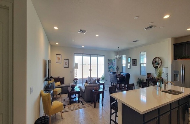 🌟 15-mins to Super Bowl 🏈 ‼️ Family-sized house w/fire pit.