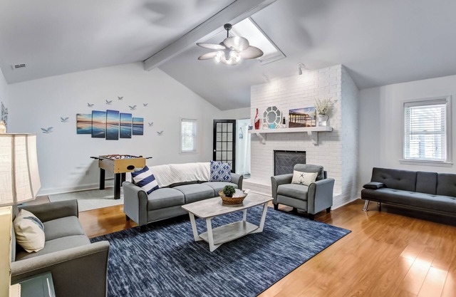 15 Mins to Tybee&Downtown! Fenced Yard & Firepit