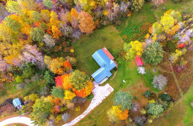 15 Minutes to Killington - 2 Living Rooms - Private Mountain Views