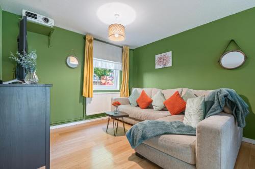15 Percent Off- Stylish London Bridge Home w Netflix & Parking-GeniusDeal-MobileDeals for Contractors-Families-LongStays!
